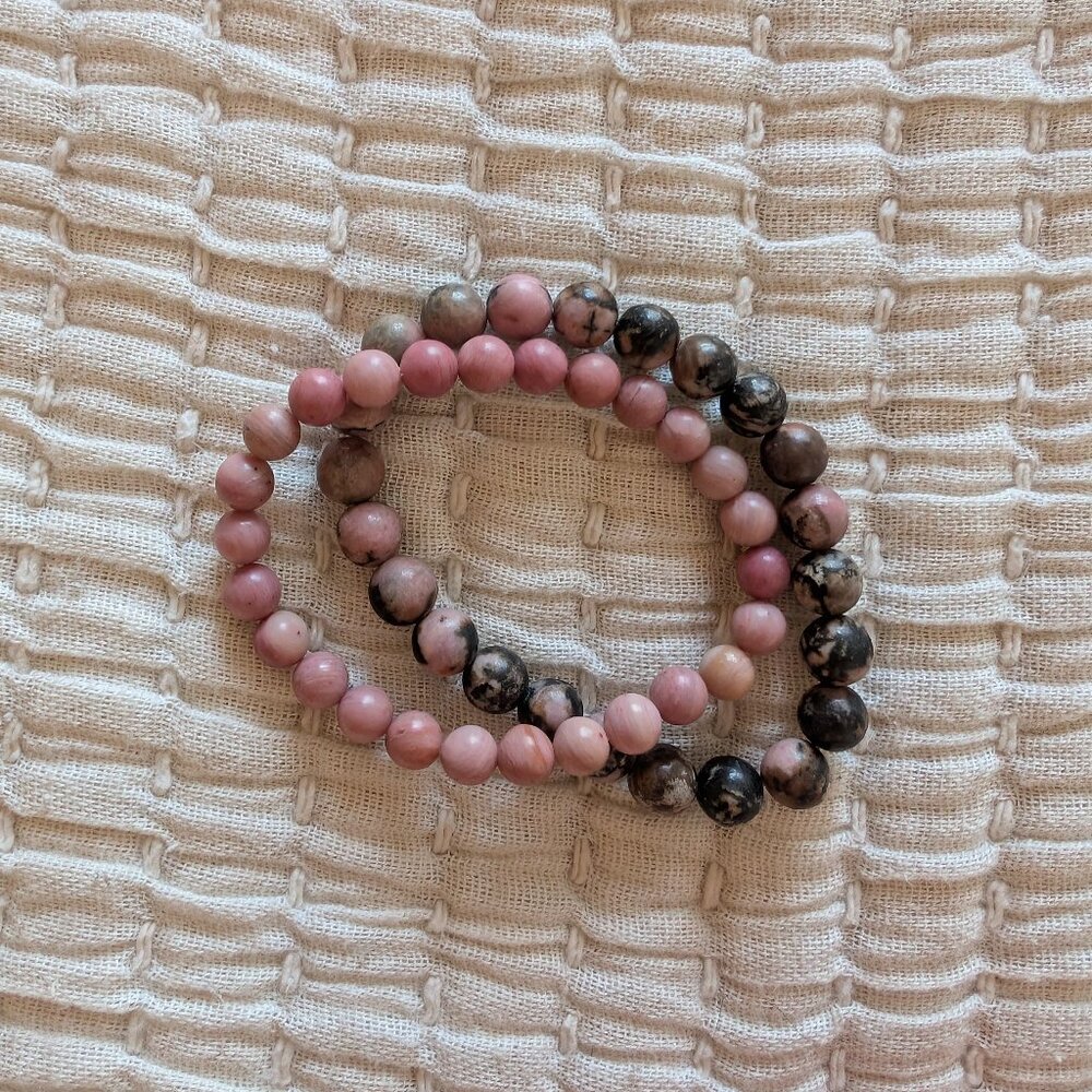 Set of two pearl bracelets